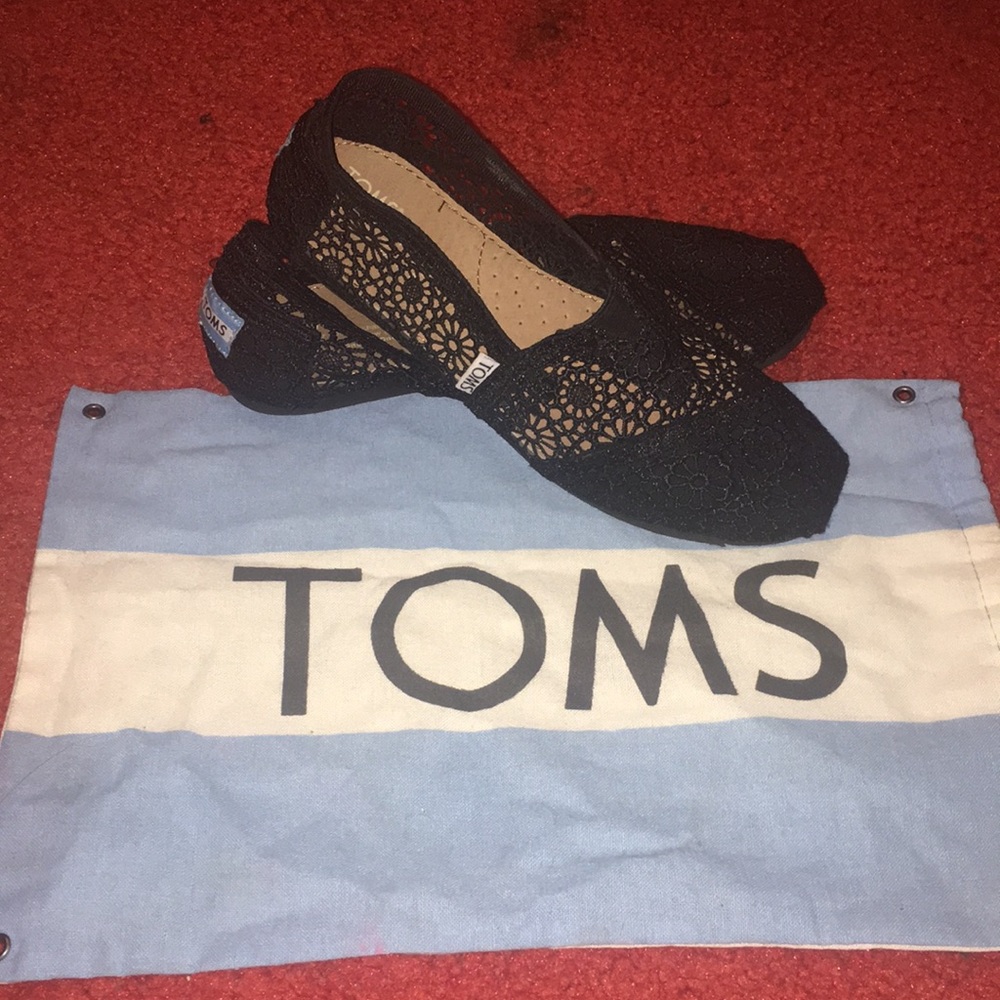 Black Lace TOMS